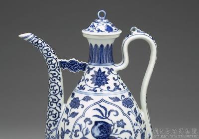 图片[2]-Ewer with flower and fruit decoration in underglaze blue, Qing dynasty, Qianlong reign (1736-1795)-China Archive